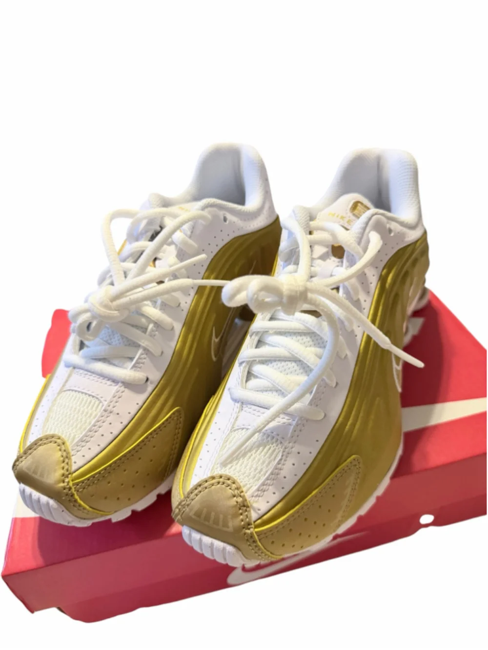Men's/Youth Nike Shox R4 Sneakers Gold/White Size 4Y